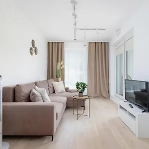 With Balcony & Parking Mogilska By Renters Prestige Kraków